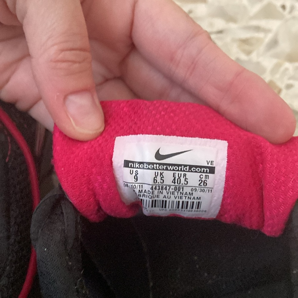 Women’s Nike size 9 - Picture 6 of 8